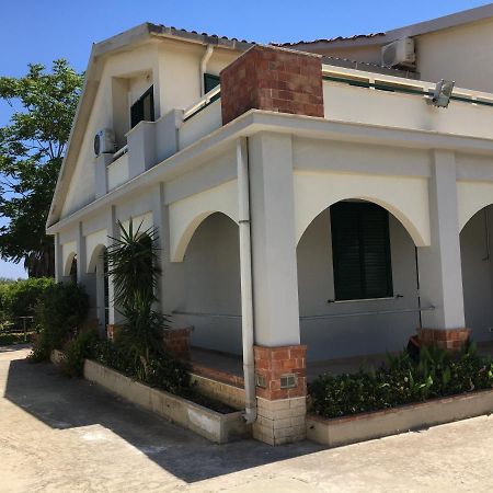 Villa Del Falso Pepe Avola Bagian luar foto