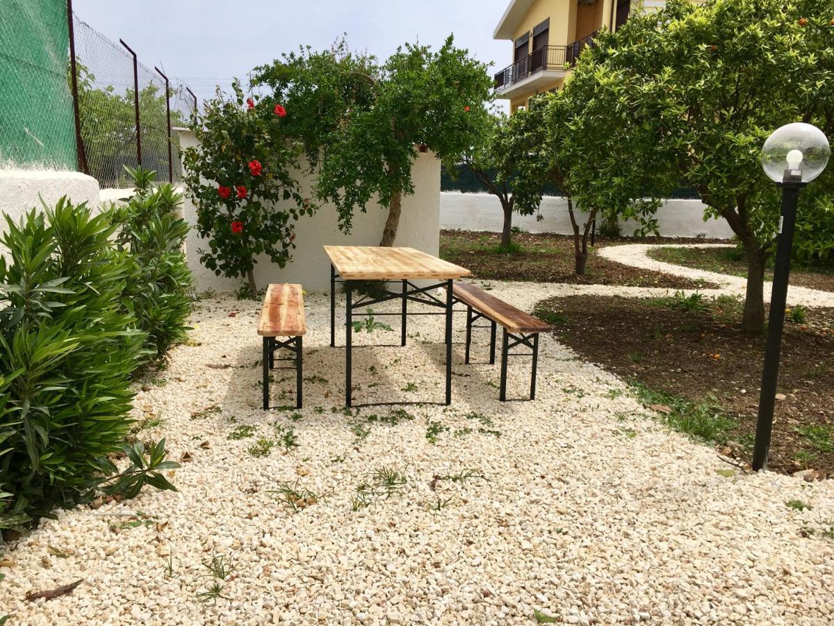 Villa Del Falso Pepe Avola Bagian luar foto
