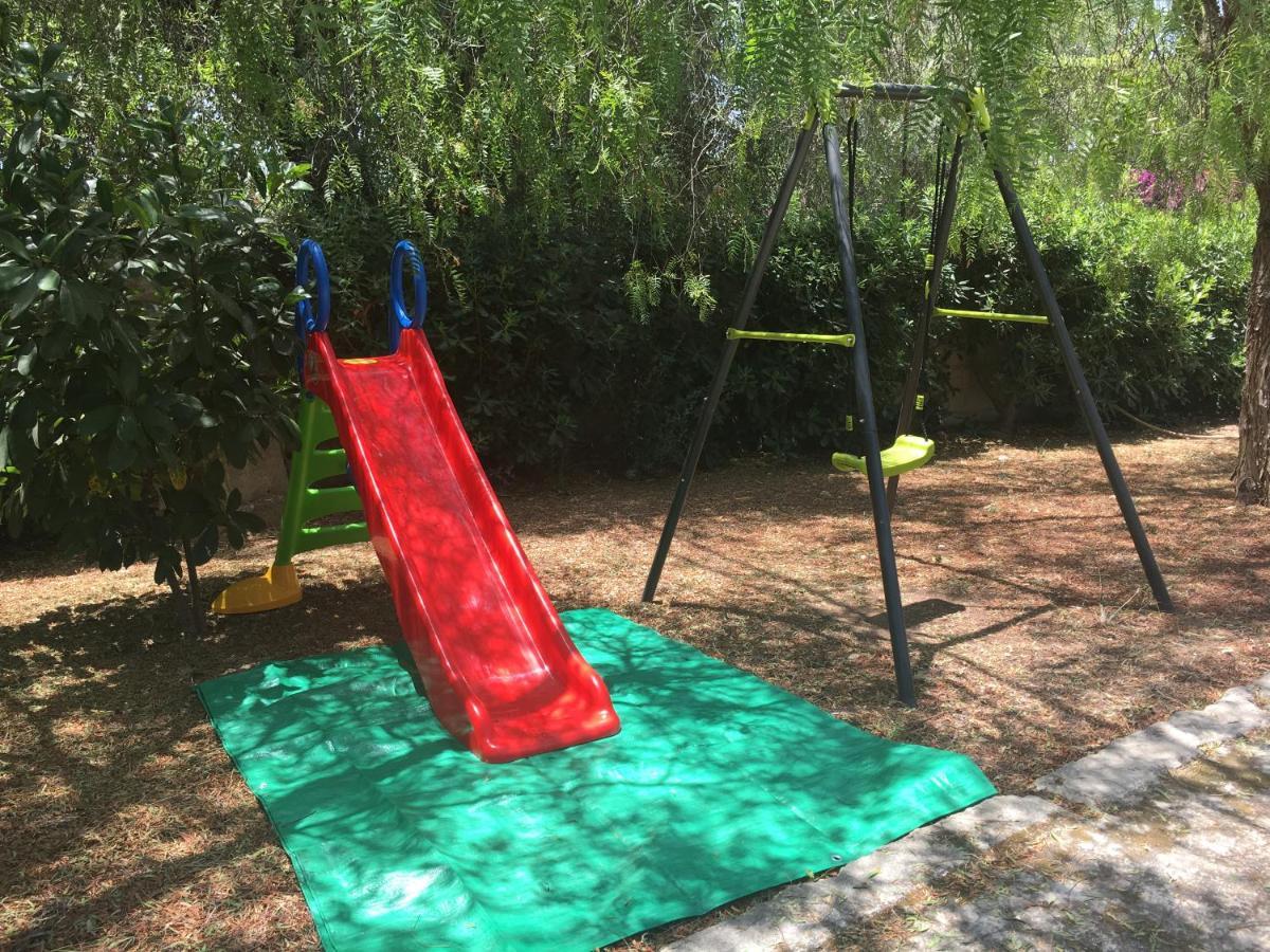Villa Del Falso Pepe Avola Bagian luar foto