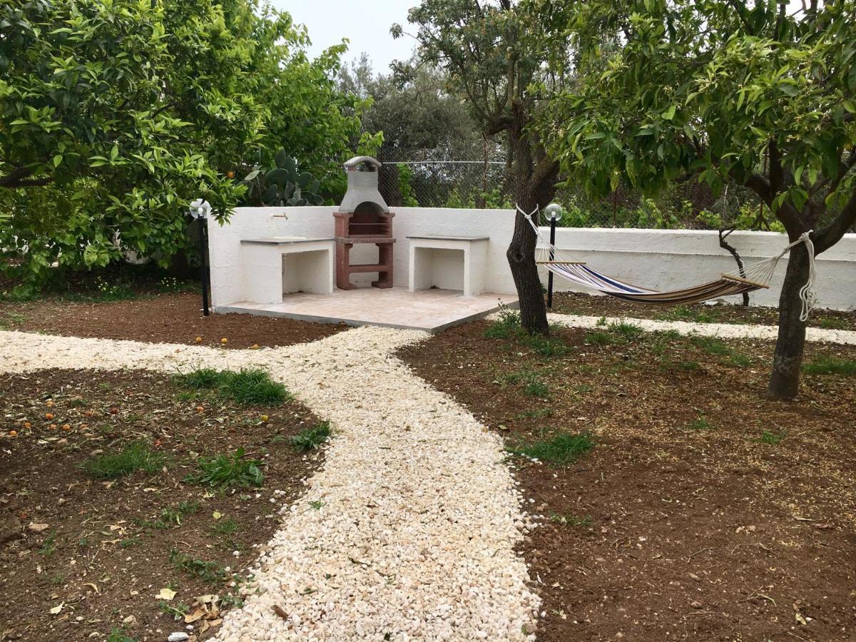 Villa Del Falso Pepe Avola Bagian luar foto