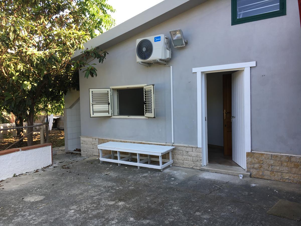 Villa Del Falso Pepe Avola Bagian luar foto