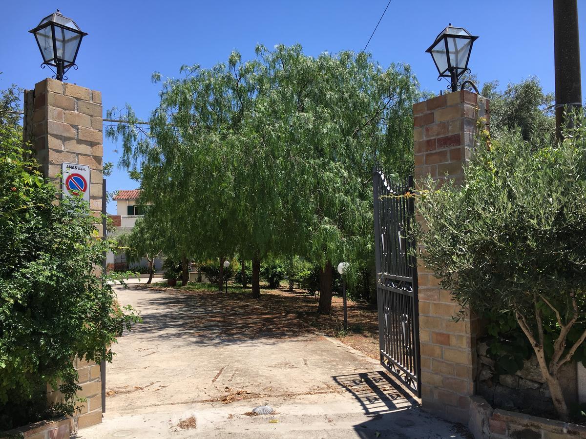 Villa Del Falso Pepe Avola Bagian luar foto