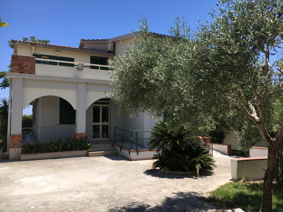 Villa Del Falso Pepe Avola Bagian luar foto