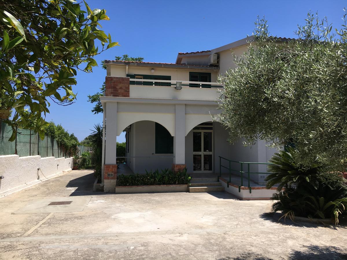Villa Del Falso Pepe Avola Bagian luar foto