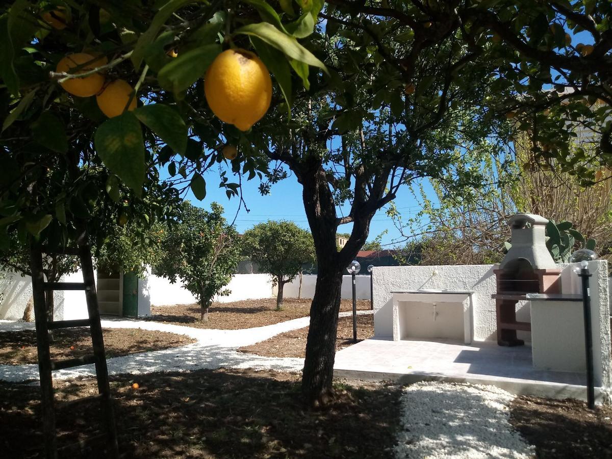 Villa Del Falso Pepe Avola Bagian luar foto
