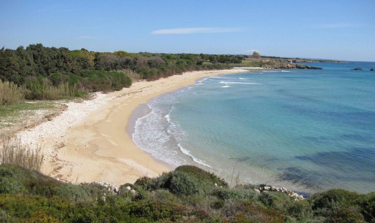 Villa Del Falso Pepe Avola Bagian luar foto