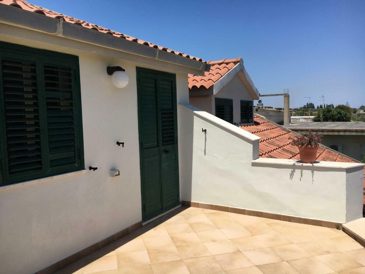 Villa Del Falso Pepe Avola Bagian luar foto